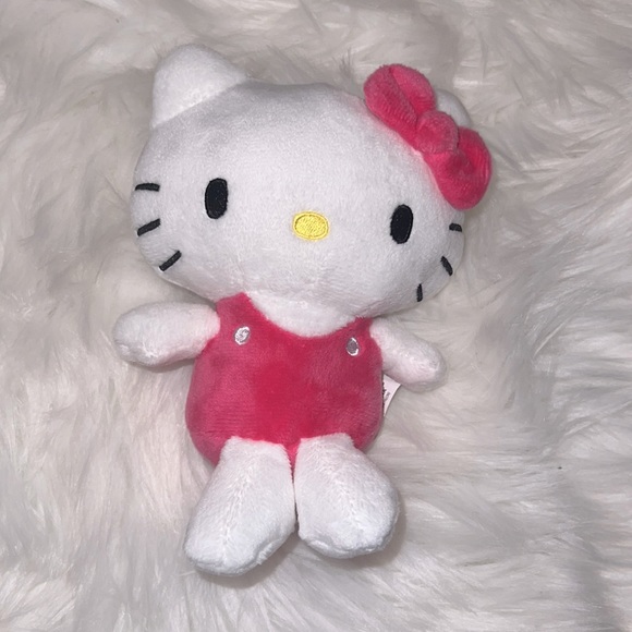 Hello kitty plushie - Picture 1 of 1